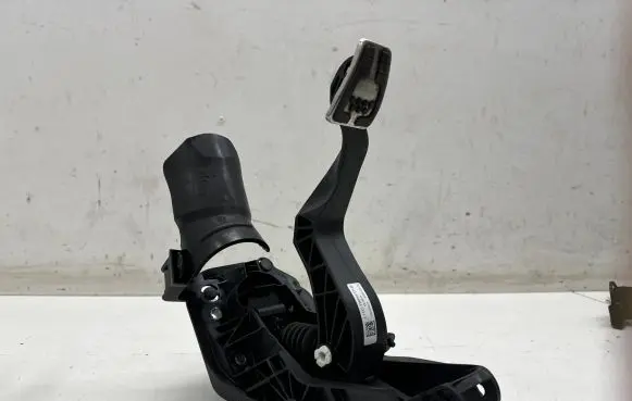 Ford Puma Clutch pedal L1TC7B633D1B