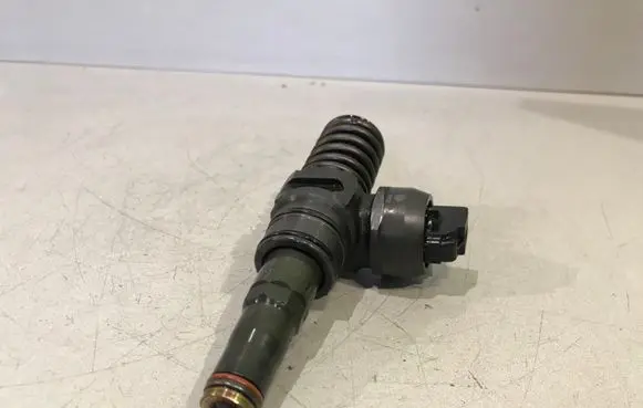 Volkswagen Caddy Fuel injector 038130073BN