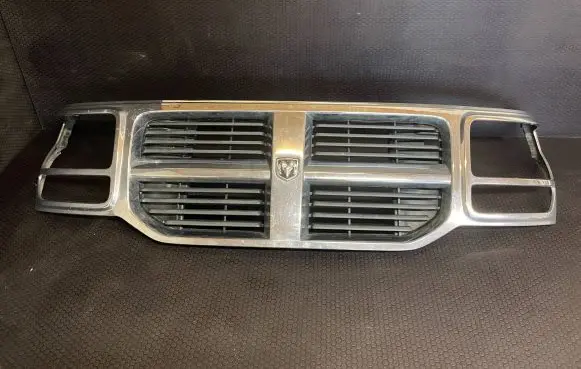 Dodge Nitro Front grill 5KH12TRMAE 855010 SR7791