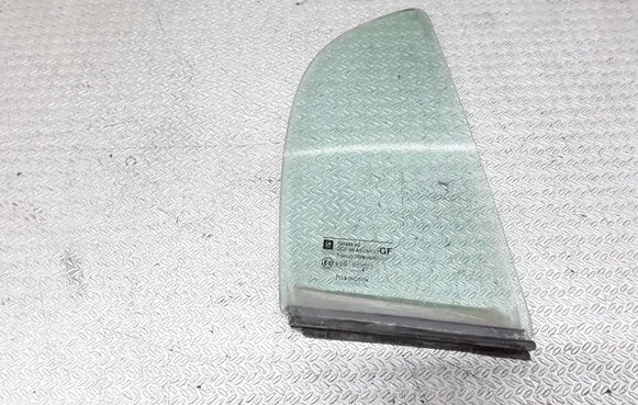 Opel Astra G Rear vent window glass 