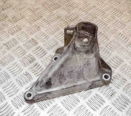 BMW 5 E60 E61 Engine mounting bracket 6769153