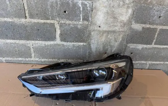 Opel Insignia B Headlight/headlamp 39136835