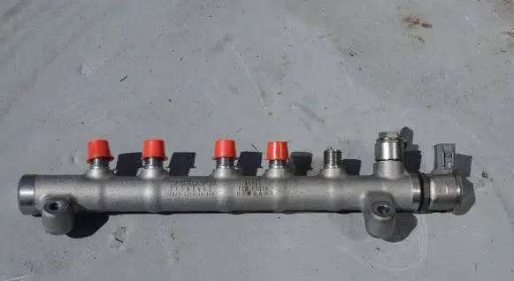 Volvo V60 Fuel main line pipe 31303612 12B02014