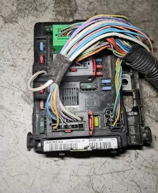 Citroen Berlingo Fuse box set U118470004M