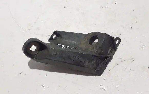 Audi Q8 Radiator mount bracket 4M0805202