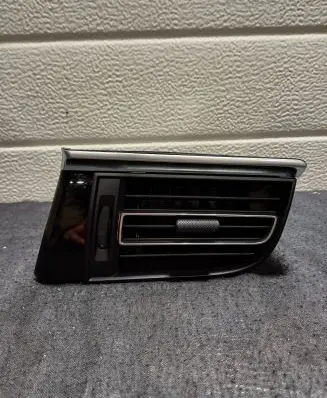 Porsche Macan (95B) Dash center air vent grill 95B819702J 20042022