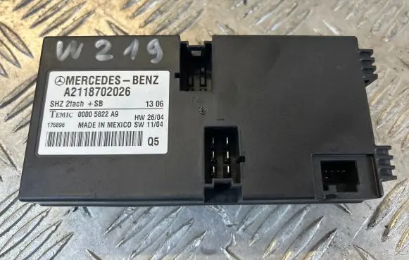 Mercedes-Benz CLS C219 Seat control module A2118702026 00005822A9