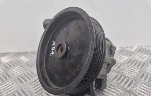 Mercedes-Benz C W204 Power steering pump A0064667501 7693955169