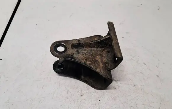 Toyota RAV 4 (XA30) Engine mounting bracket 