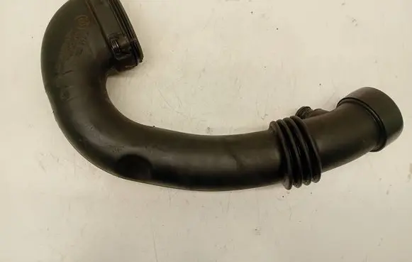 BMW 5 E39 Turbo air intake inlet pipe/hose 7786002
