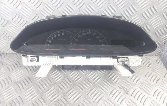 Toyota Yaris Speedometer (instrument cluster) 838000D070 MB2574500162