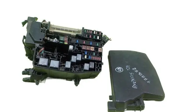 Toyota Avensis T270 Fuse box set 8211505D91 BEZPIECZNIKOW