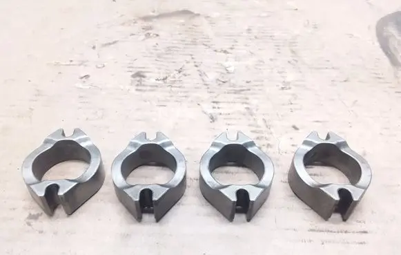 Subaru Legacy Fuel Injector clamp holder