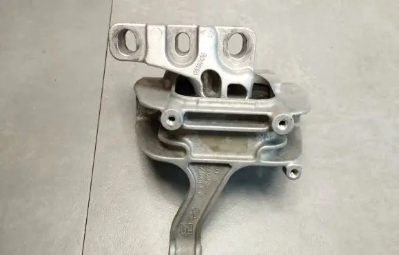 Volkswagen Golf VII Engine mount bracket G3109420