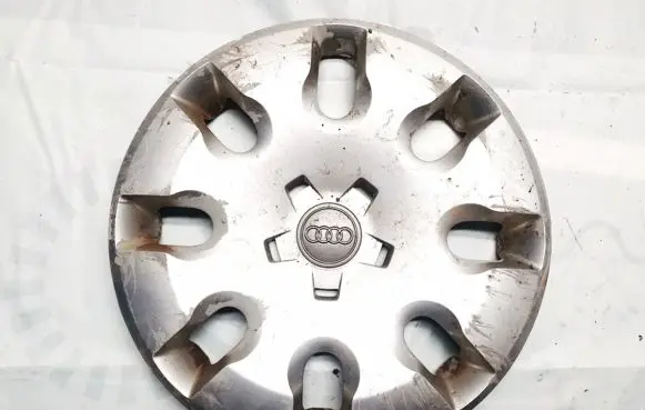 Audi A1 R16 wheel hub/cap/trim 8x0601147