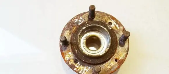 Mitsubishi Carisma Rear wheel hub