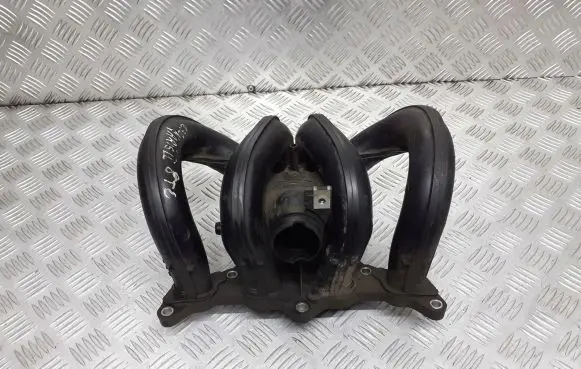 Toyota Yaris Intake manifold