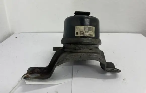 Volvo S60 Engine mount bracket 31330135