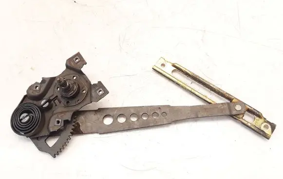 Rear door manual window regulator