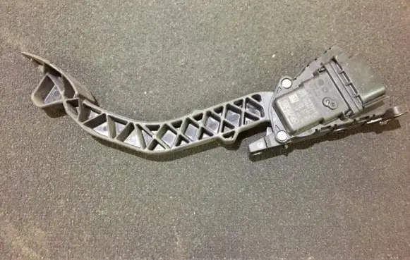 Ford Focus C-MAX Accelerator throttle pedal 3m519f836bf 6pv0084641-12