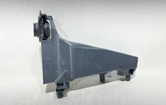 BMW 5 G30 G31 G38 Radiator mount bracket 1126420XX
