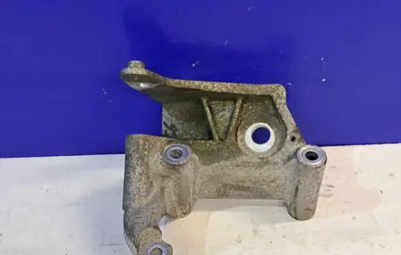 Volvo XC90 Engine mounting bracket 31430470