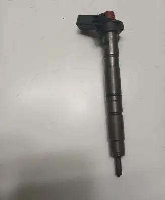 Audi A4 S4 B8 8K Fuel injector 03L130277
