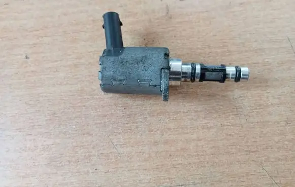 Volkswagen Golf VII Oil pressure sensor 06K115243N