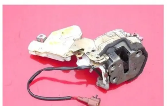 Nissan Altima Front door lock