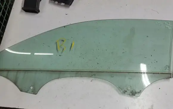 Audi A3 S3 8V Sliding door window/glass 