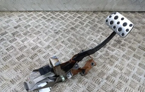 Subaru Forester SF Accelerator throttle pedal