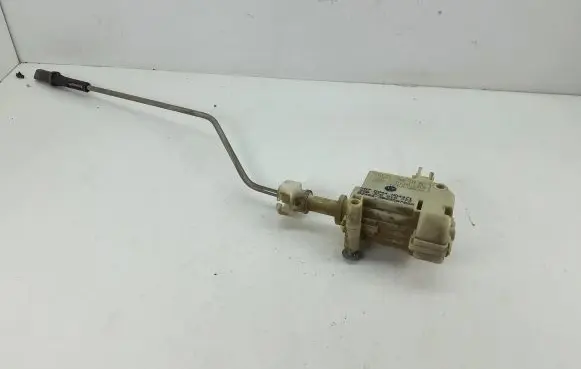Volkswagen PASSAT B6 Central locking motor 3B0810773 3C0810773