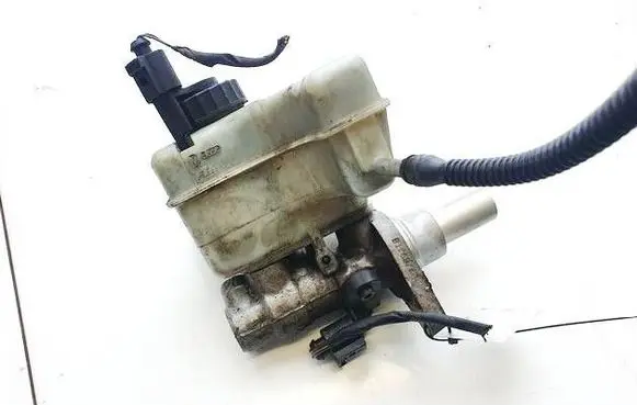 Volkswagen PASSAT CC Master brake cylinder 5N0945459A