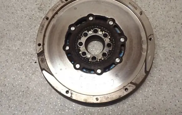 Toyota Corolla Verso AR10 Dual mass flywheel 