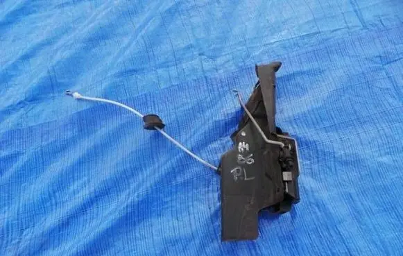 Audi A4 S4 B6 8E 8H Front door lock