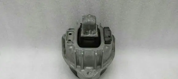 BMW 5 F10 F11 Engine mount bracket 6777373