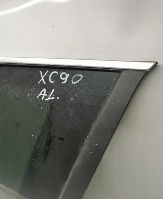 Volvo XC90 Rear side window 661000B