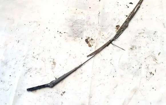 Volkswagen Transporter - Caravelle T4 Front wiper blade arm 701955410a