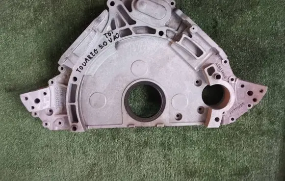 Volkswagen Touareg I Timing chain cover 07Z109211C