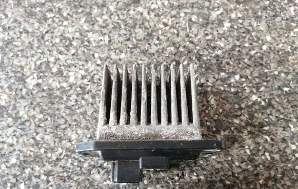 Mitsubishi Galant Heater blower motor/fan resistor MR283263