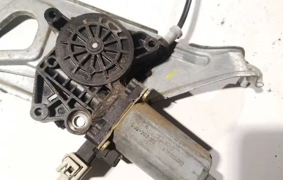 Renault Espace III Rear door window regulator motor 130484000 130484-000