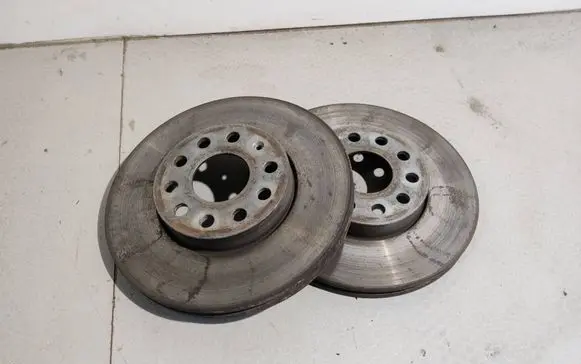 Skoda Octavia Mk2 (1Z) Front brake disc 