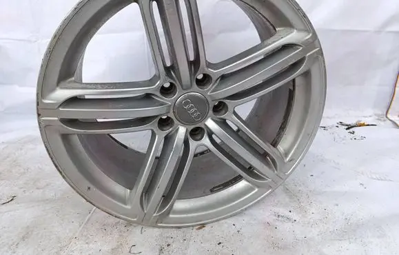 Audi Q7 4L R21 alloy rim 4L0601025AE