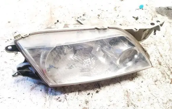 Mazda Premacy Headlight/headlamp p1989