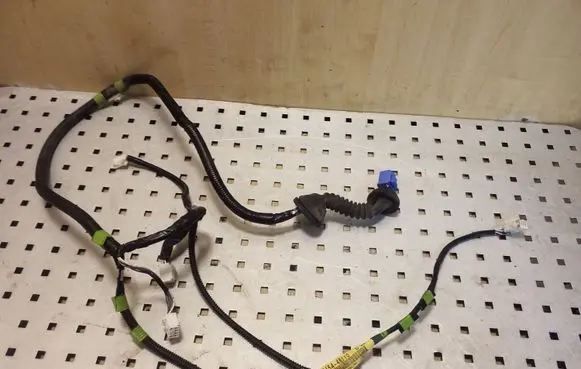 Lexus RX 330 - 350 - 400H Rear door wiring loom 8215448110