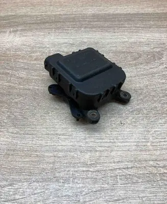 Audi A4 S4 B5 8D Air flap motor/actuator 8D1820511B 954