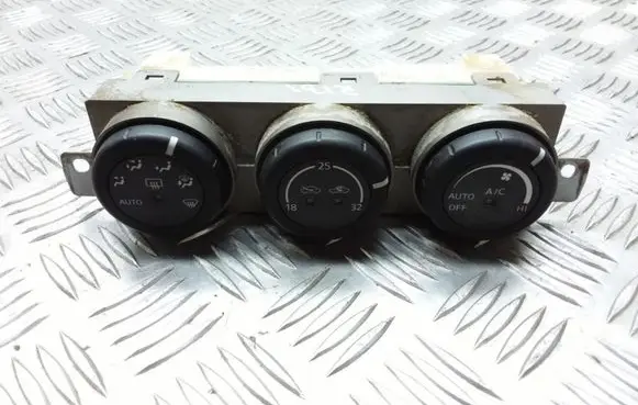 Nissan X-Trail T30 Climate control unit