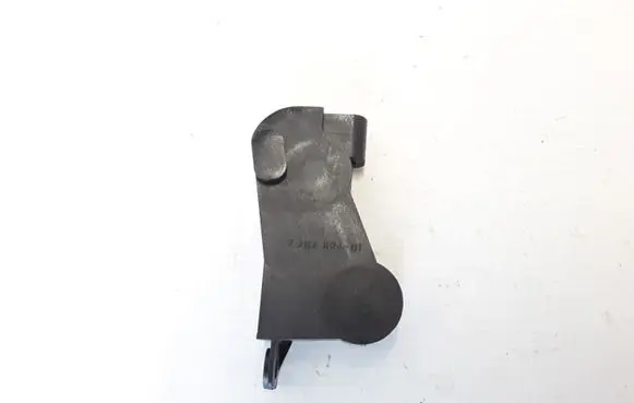 Oil filter mounting bracket