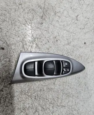 Nissan Juke I F15 Electric window control switch 25401 090EA01