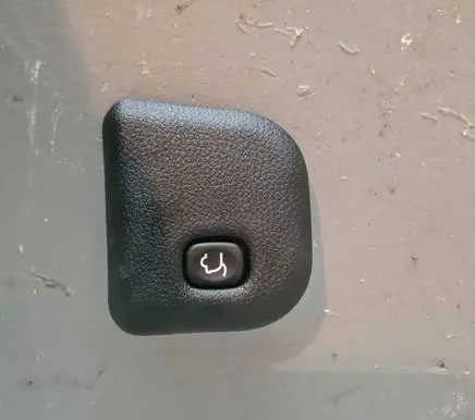 Jeep Grand Cherokee Tailgate/trunk/boot open switch P04602751aa